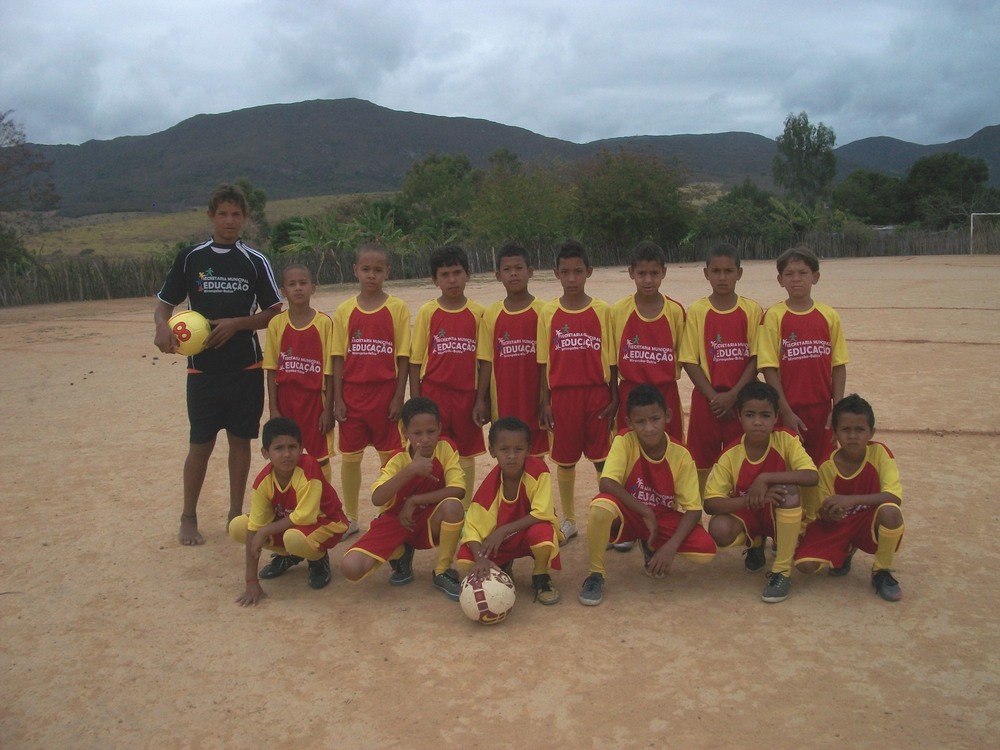 Foto dos meninos da escolinha